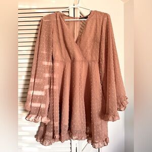 SOLD!!! Boohoo Dobby Chiffon Wide Sleeve Dresss